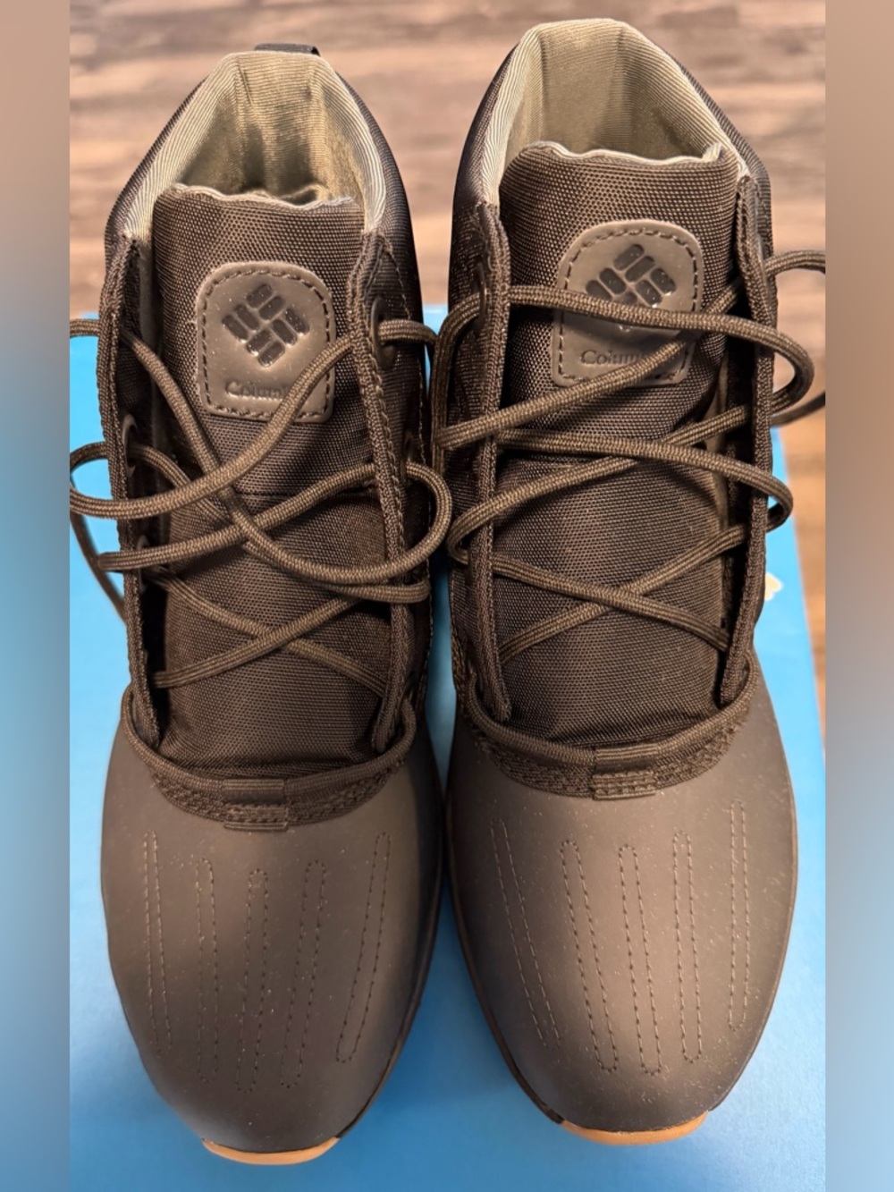 Columbia women’s 8.5 moritza shield- new in box